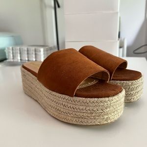 BEAND NEW size 10 brown platform sandals